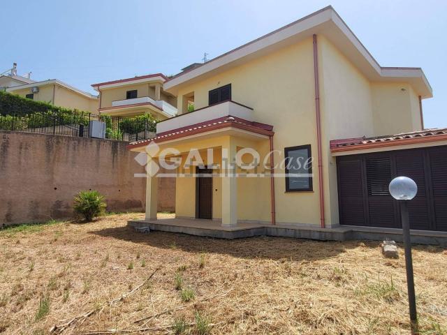 Case e ville in vendita di 140 m² in Salita Fragalleto