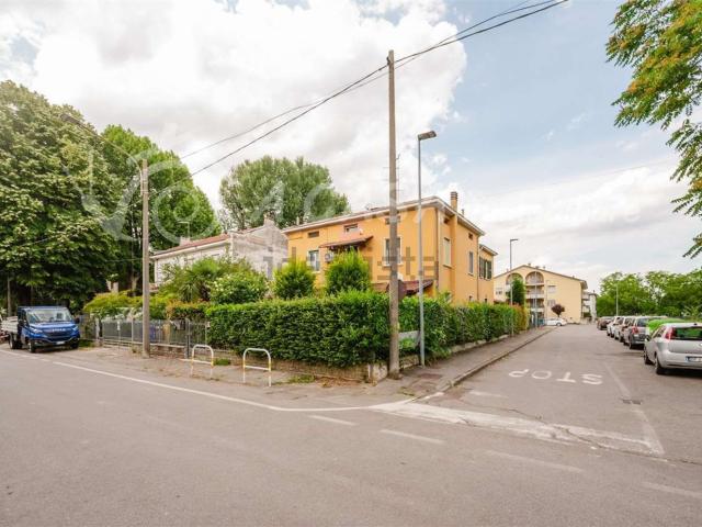 Case e ville in vendita di 140 m² in Strada Commenda, 7