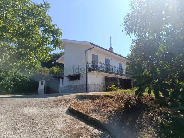 Case e ville in vendita di 140 m² in Strada Provinciale 90