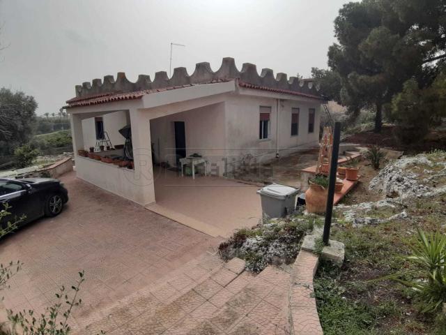 Case e ville in vendita di 141 m² in Traversa Torre Landolina