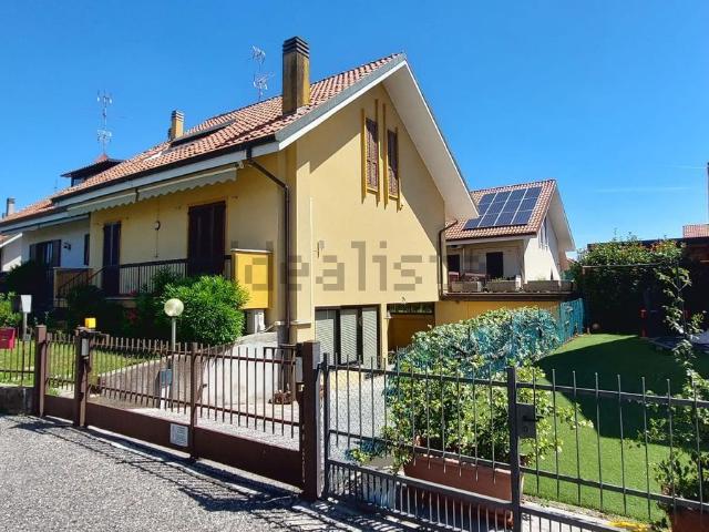 Case e ville in vendita di 141 m² in Via J.F.Kennedy, 11