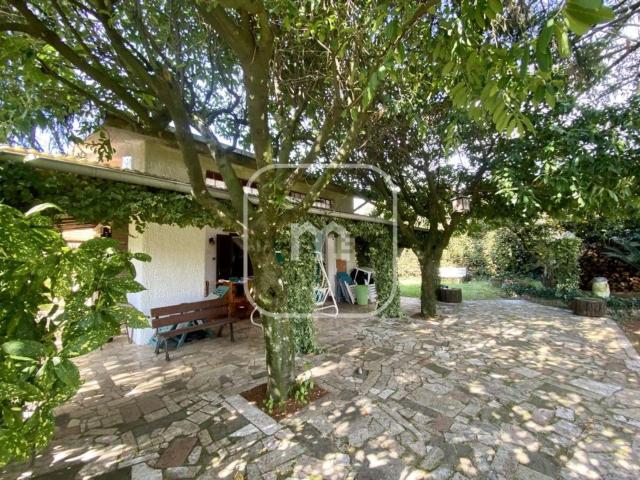 Case e ville in vendita di 141 m² in Via Speciano, 123