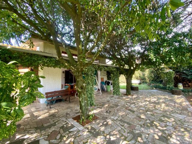 Case e ville in vendita di 141 m² in Via Speciano