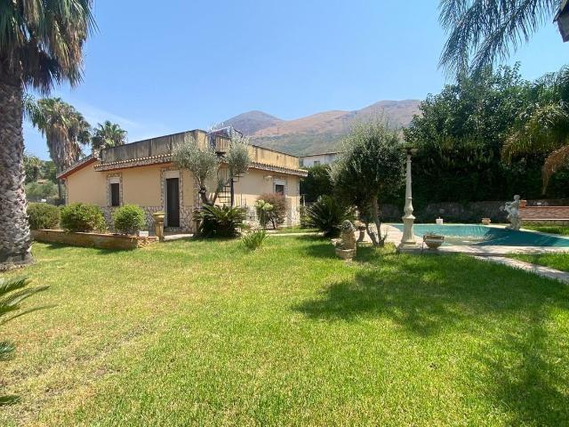 Case e ville in vendita di 141 m² in Via Torretta