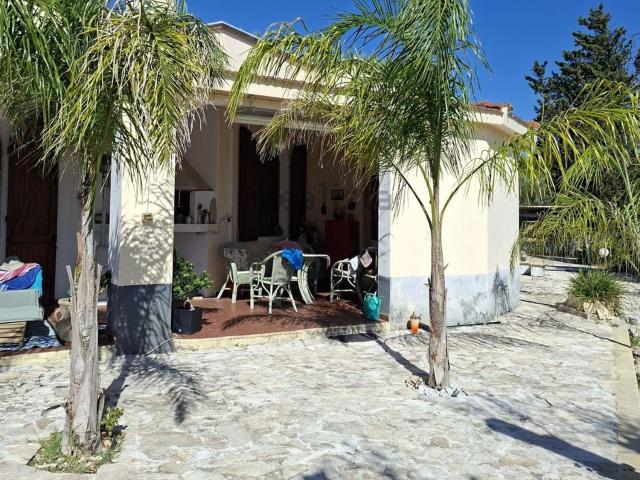 Case e ville in vendita di 141 m² in Contrada Grotta Giuliano