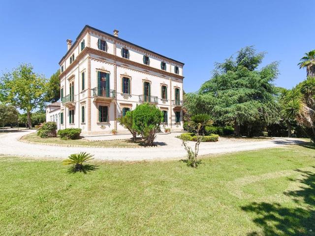 Case e ville in vendita di 1428 m² in Borgo Andrea Costa