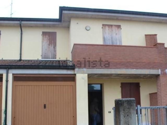Case e ville in vendita di 142 m² in Via Guastalla