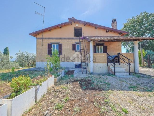 Case e ville in vendita di 142 m² in Via di Colle Mattia, 19
