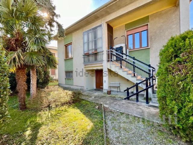 Case e ville in vendita di 142 m² in Via Petrarca, 6