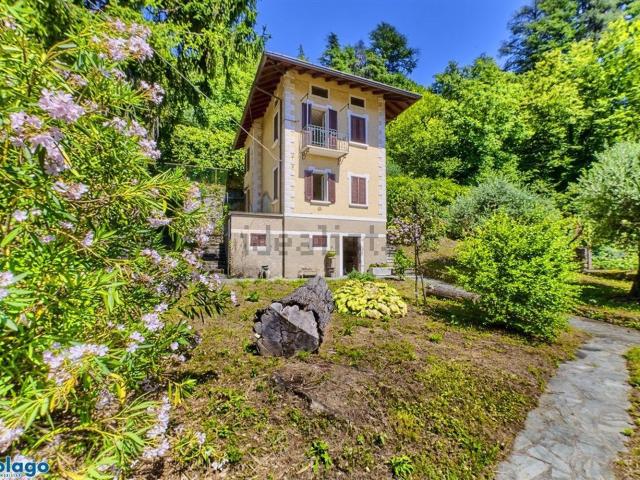 Case e ville in vendita di 142 m² in Via per Poino, 1