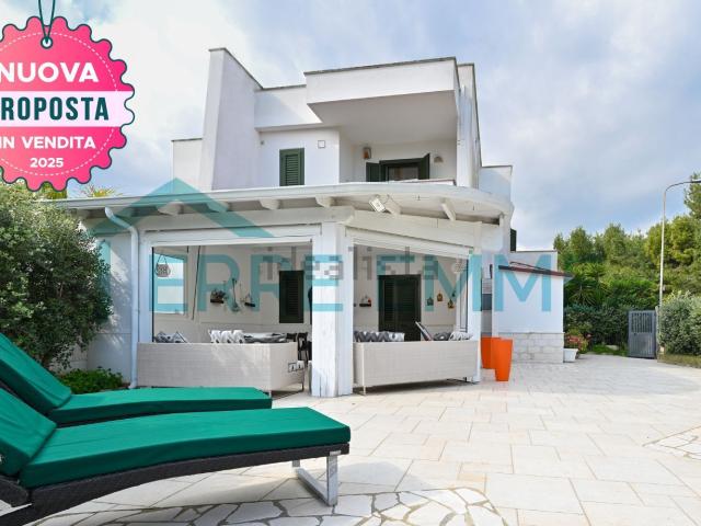 Case e ville in vendita di 143 m² in Via della Pineta