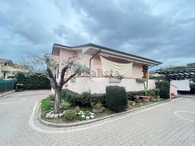 Case e ville in vendita di 143 m² in Via Sarzanese Valdera
