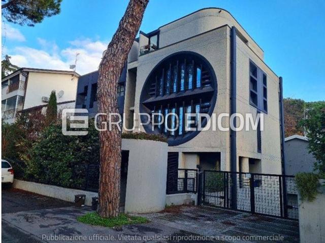 Case e ville in vendita di 143 m² in Via Piero Gobetti
