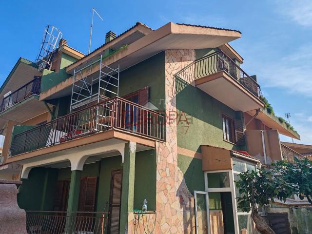 Case e ville in vendita di 143 m² in Via pietro fumaroli, 2