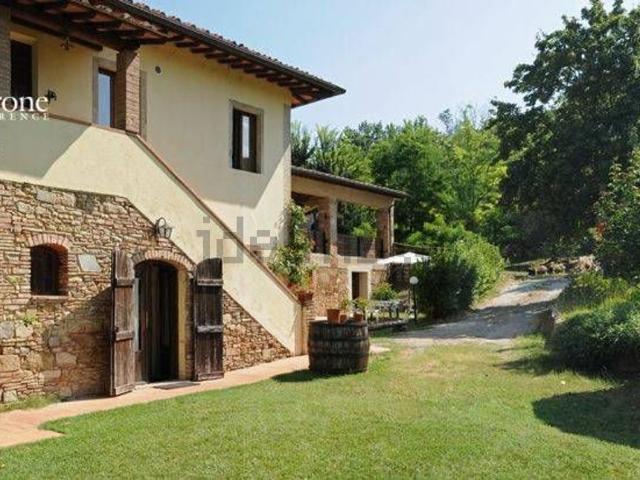 Case e ville in vendita di 1444 m² in Frazione Vicolagna, 1