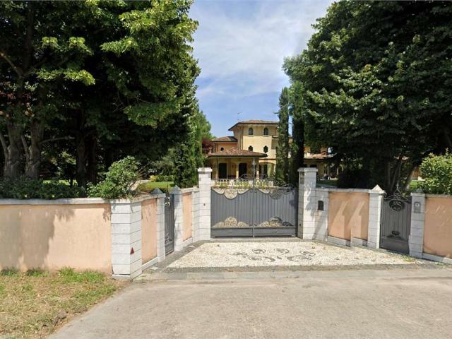 Case e ville in vendita di 1444 m² in Via Giulio Scotti, 2