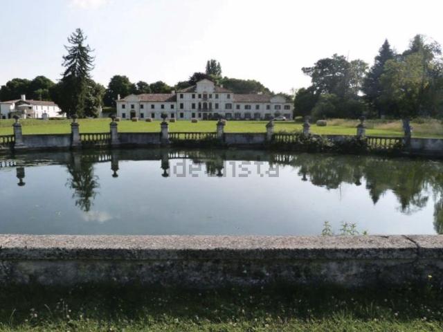Case e ville in vendita di 1446 m² in Via Roma, 8