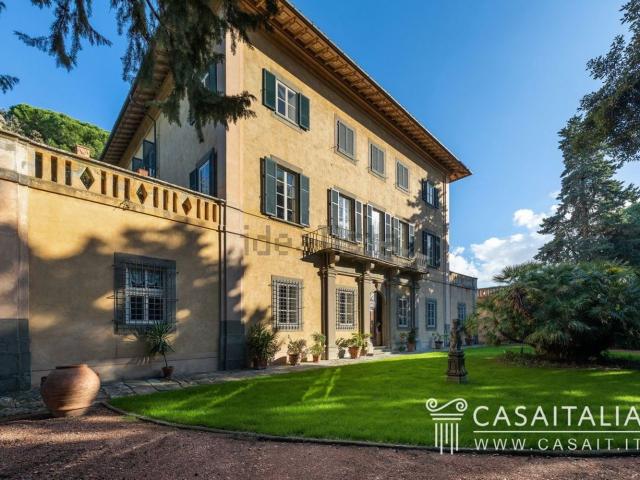 Case e ville in vendita di 1441 m² in Via del Commercio, 133