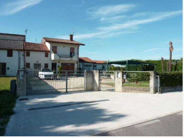 Case e ville in vendita di 144 m² in Via Caseggiato