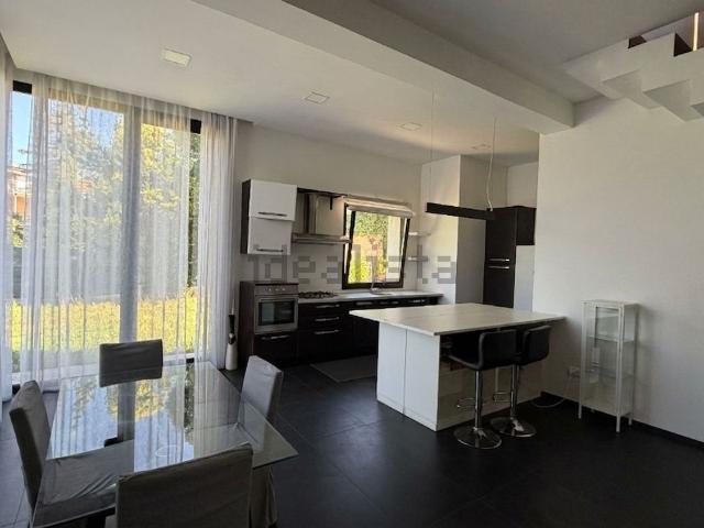 Case e ville in vendita di 144 m² in Via Giulio Pastore