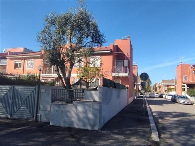 Case e ville in vendita di 144 m² in Via Franco Gentilini