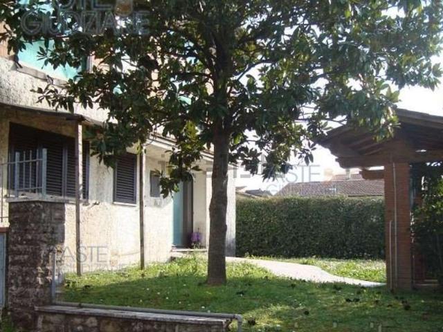 Case e ville in vendita di 144 m² in Via Occhibelli F 298