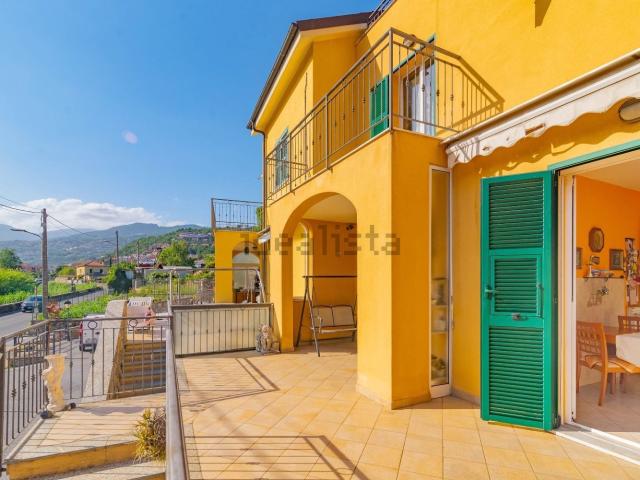 Case e ville in vendita di 144 m² in Via N. Rembado, 149