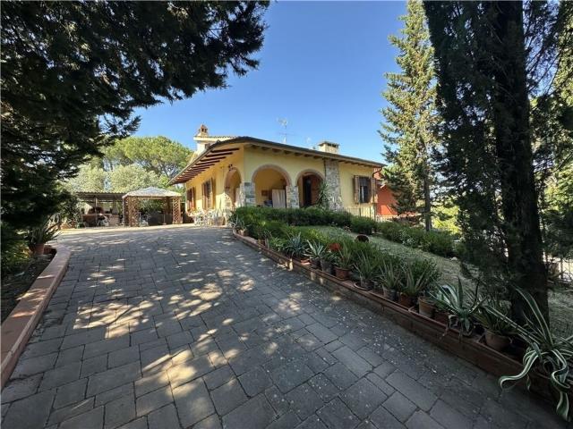 Case e ville in vendita di 144 m² in Via Romola