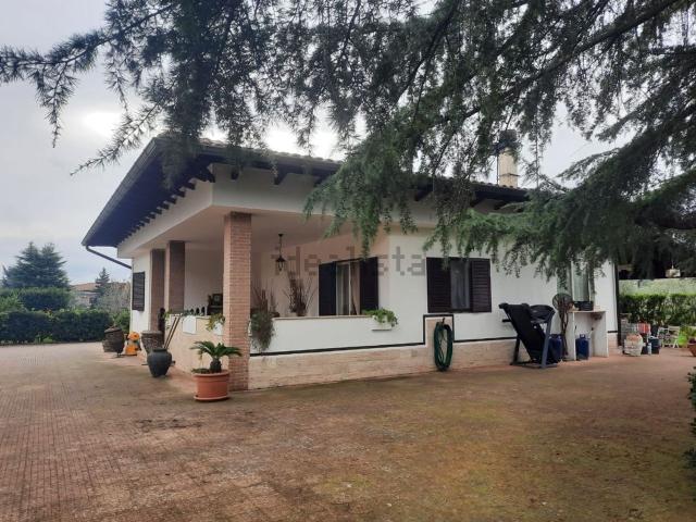 Case e ville in vendita di 144 m² in Strada Esterna Regio Bosco Comunale, 23