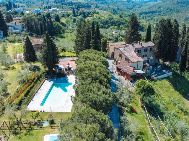 Case e ville in vendita di 1457 m² in Via di Pulica, 6