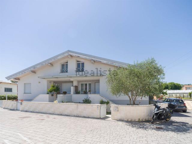 Case e ville in vendita di 145 m²