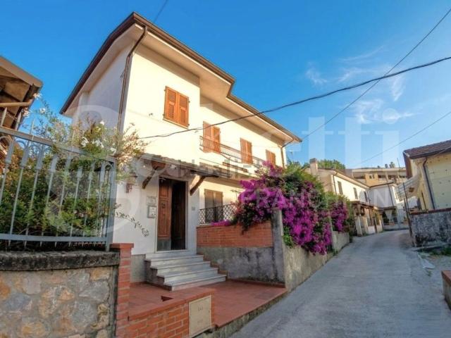 Case e ville in vendita di 145 m²