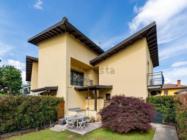 Case e ville in vendita di 145 m² in Via A. Vespucci, 16