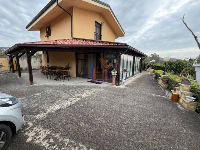 Case e ville in vendita di 145 m² in Via Acqua degli Ulivi, 20
