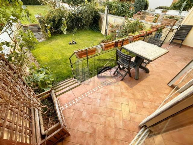 Case e ville in vendita di 145 m² in Via Bozzi