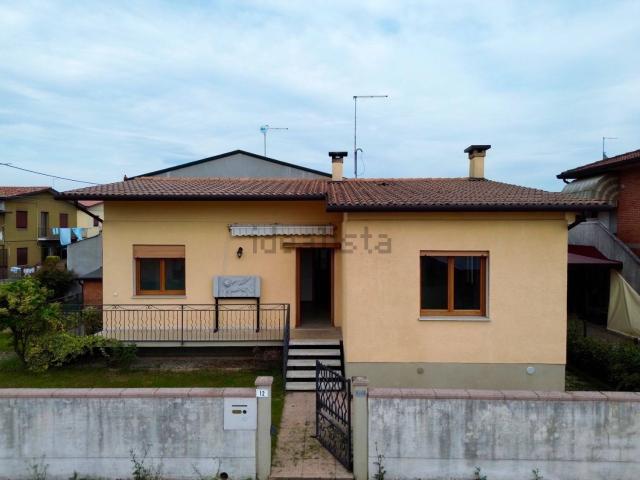 Case e ville in vendita di 145 m² in Via Giacomo Puccini, 6