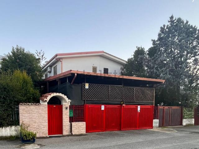 Case e ville in vendita di 145 m² in Via dei Marinai