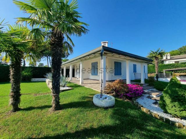 Case e ville in vendita di 145 m² in Via del Ciliegio