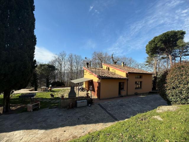 Case e ville in vendita di 145 m² in Via del Sasso
