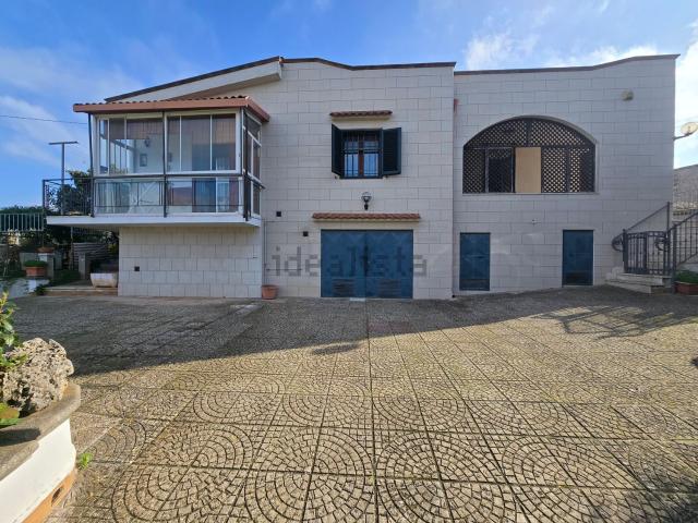 Case e ville in vendita di 145 m² in Via Enrico Berlinguer