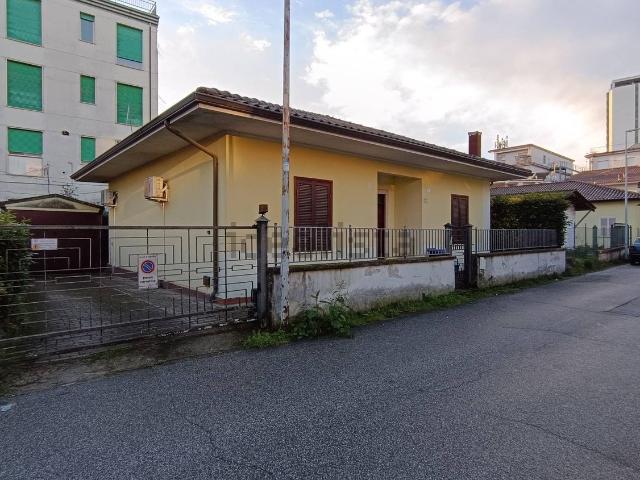 Case e ville in vendita di 145 m² in Via Lago D&apos Iseo, 6