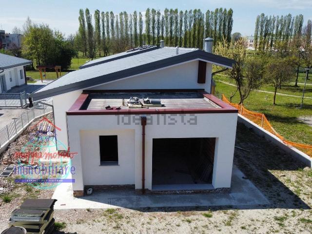 Case e ville in vendita di 145 m² in Via Monsignor Vincenzo Gandolfi