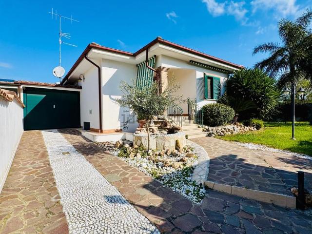 Case e ville in vendita di 145 m² in Via Massa Carrara, 39