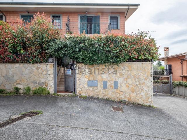 Case e ville in vendita di 145 m² in Via S. d&apos Acquisto, 8