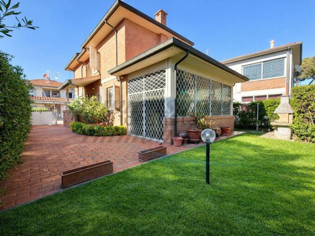 Case e ville in vendita di 145 m² in Via Pietro Toselli, 19