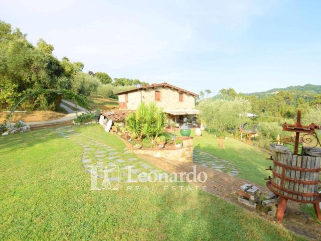 Case e ville in vendita di 145 m² in Via Pioppetti