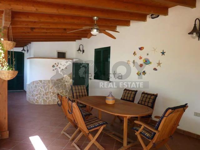 Case e ville in vendita di 145 m² in Via Tramonti