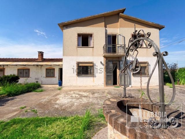Case e ville in vendita di 145 m² in Via Zelo, 1451