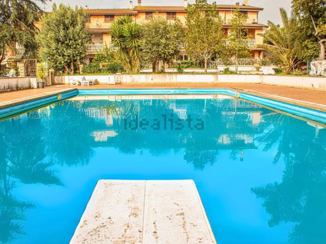 Case e ville in vendita di 146 m² in Via Cherasco