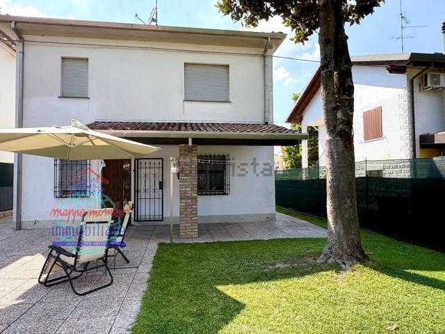 Case e ville in vendita di 146 m² in Via Albero, 8